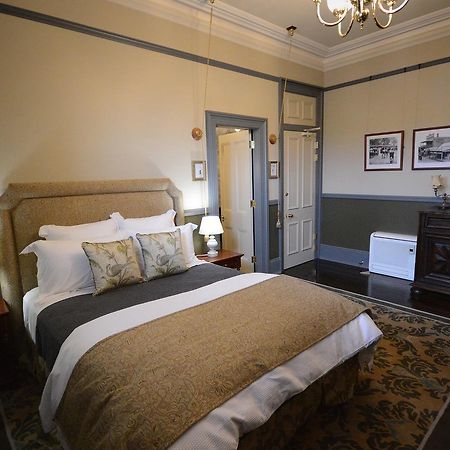 Old Bank Boutique Hotel ミタゴン エクステリア 写真