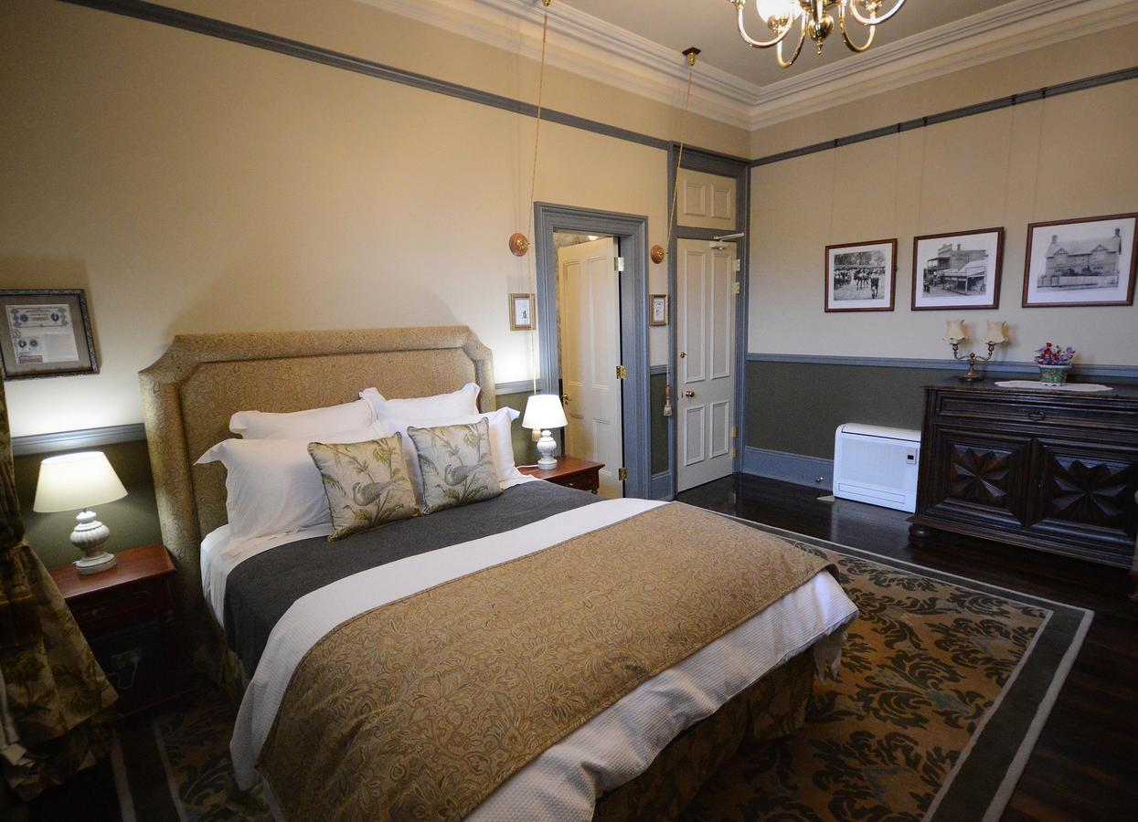Old Bank Boutique Hotel ミタゴン エクステリア 写真