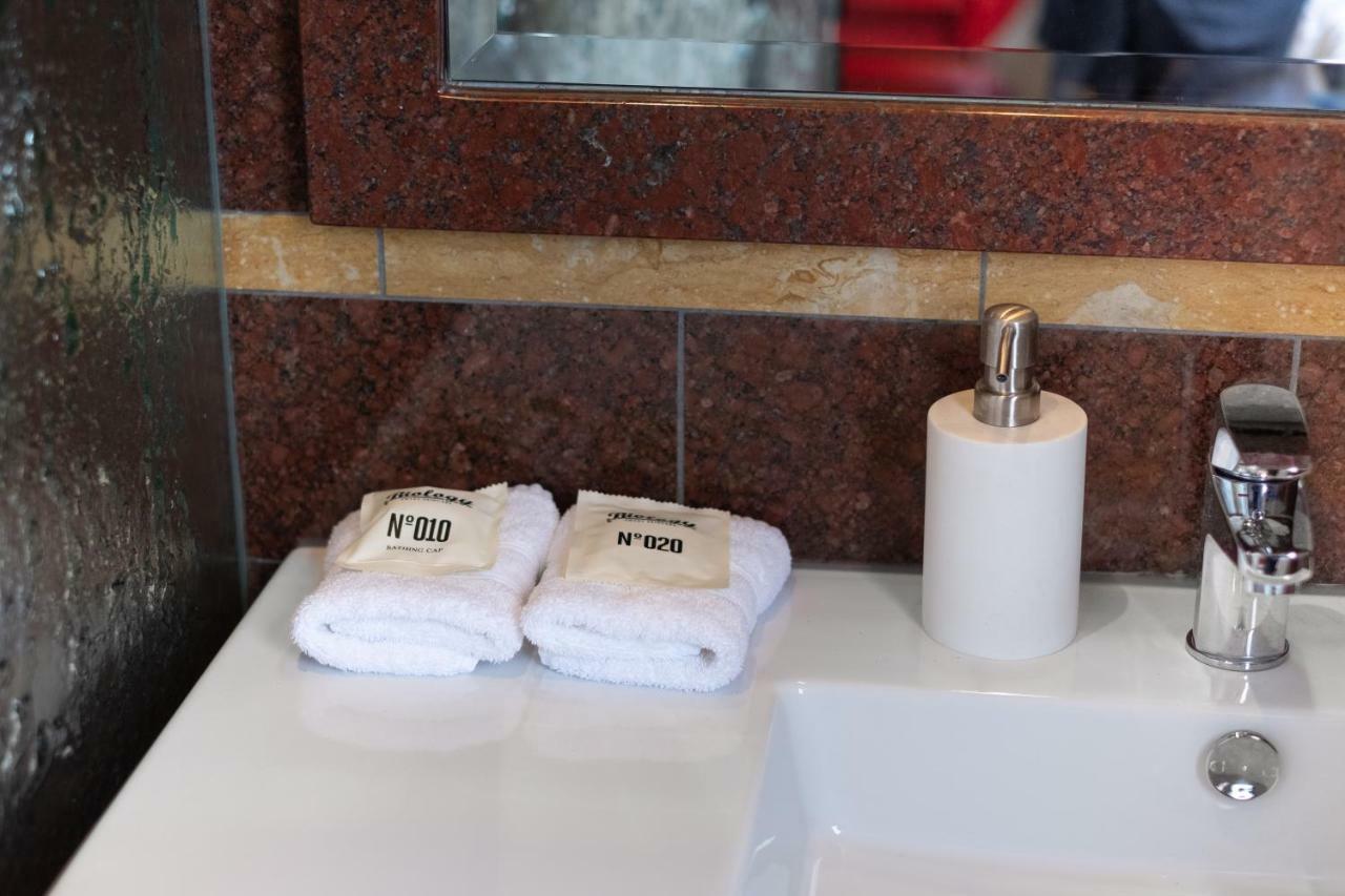 Old Bank Boutique Hotel ミタゴン エクステリア 写真
